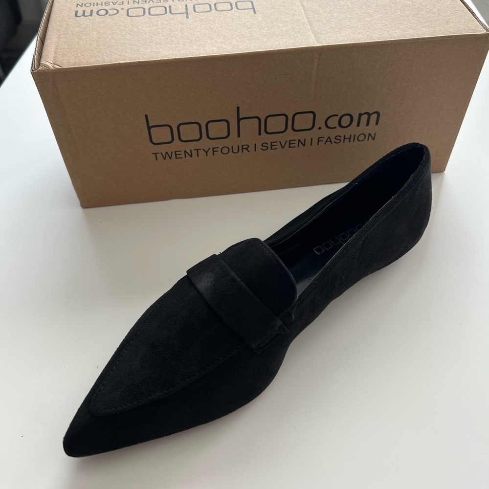 BooHoo Black Pointed Toe Flats